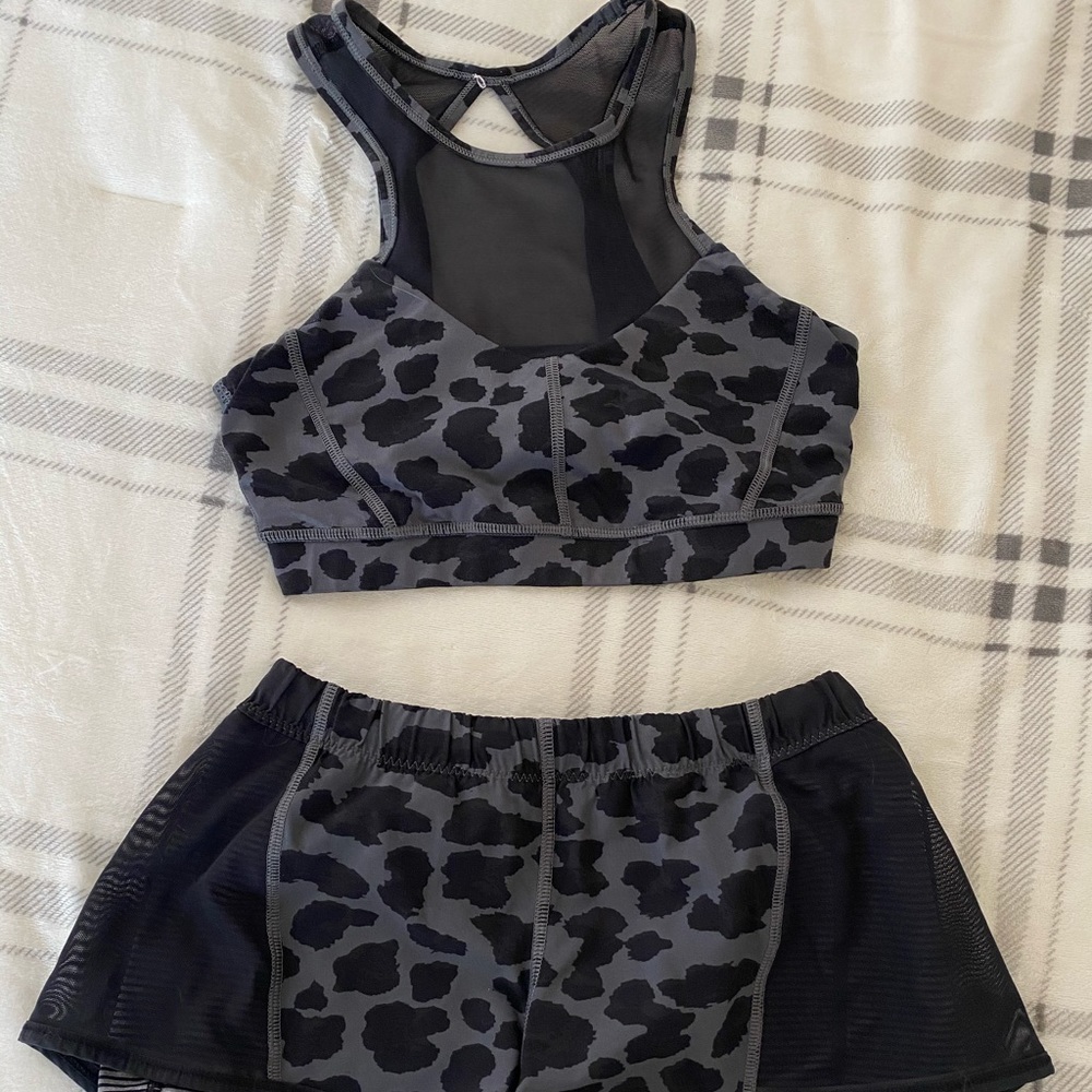 ✨Lululemon Shorts/ Sports bra set!✨Size 4